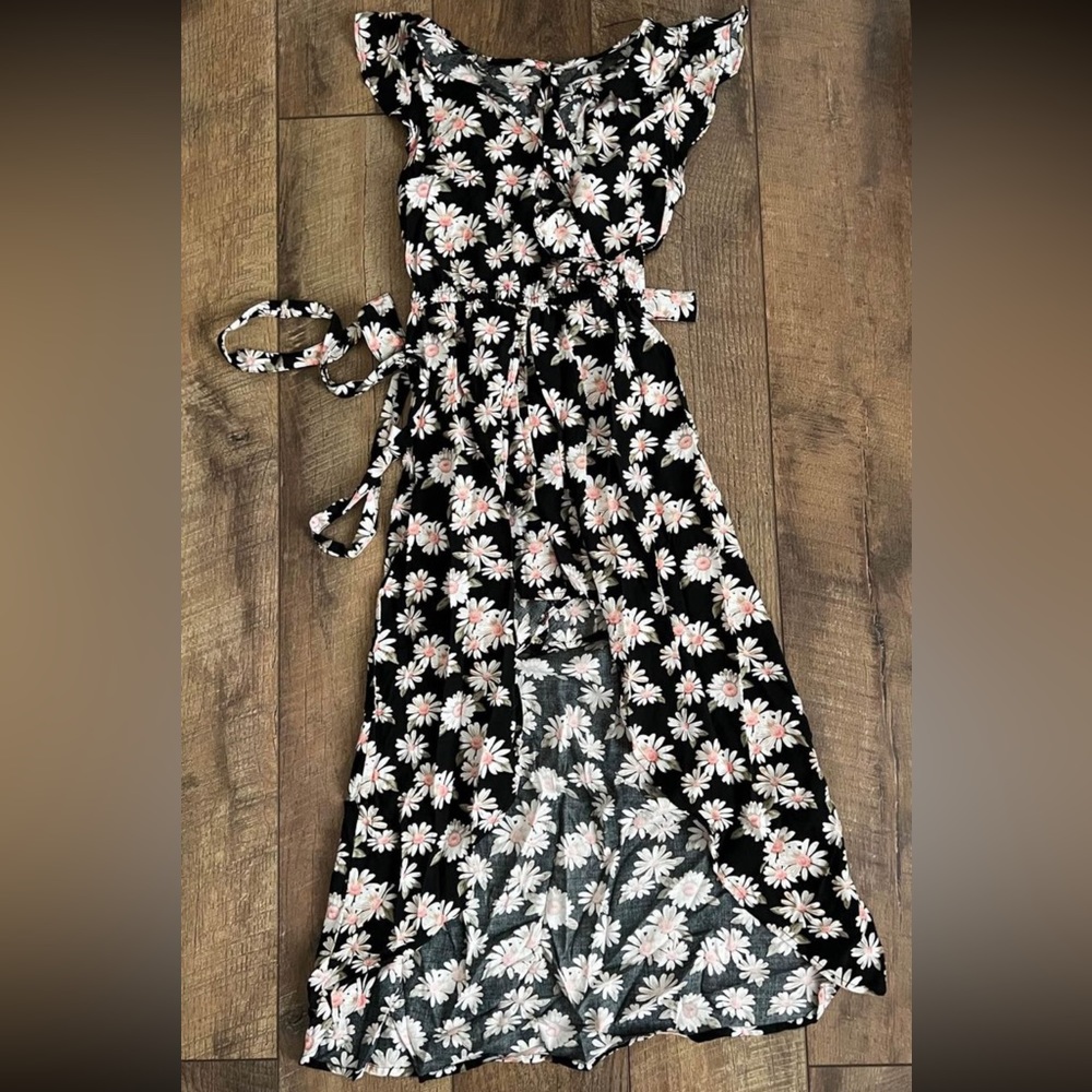 Girls floral romper size Medium.